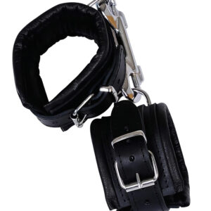 ZADO - kožená pouta na zápěstí s karabinou (černá)